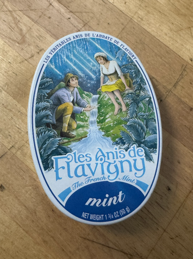 boîte de bonbons à la violette