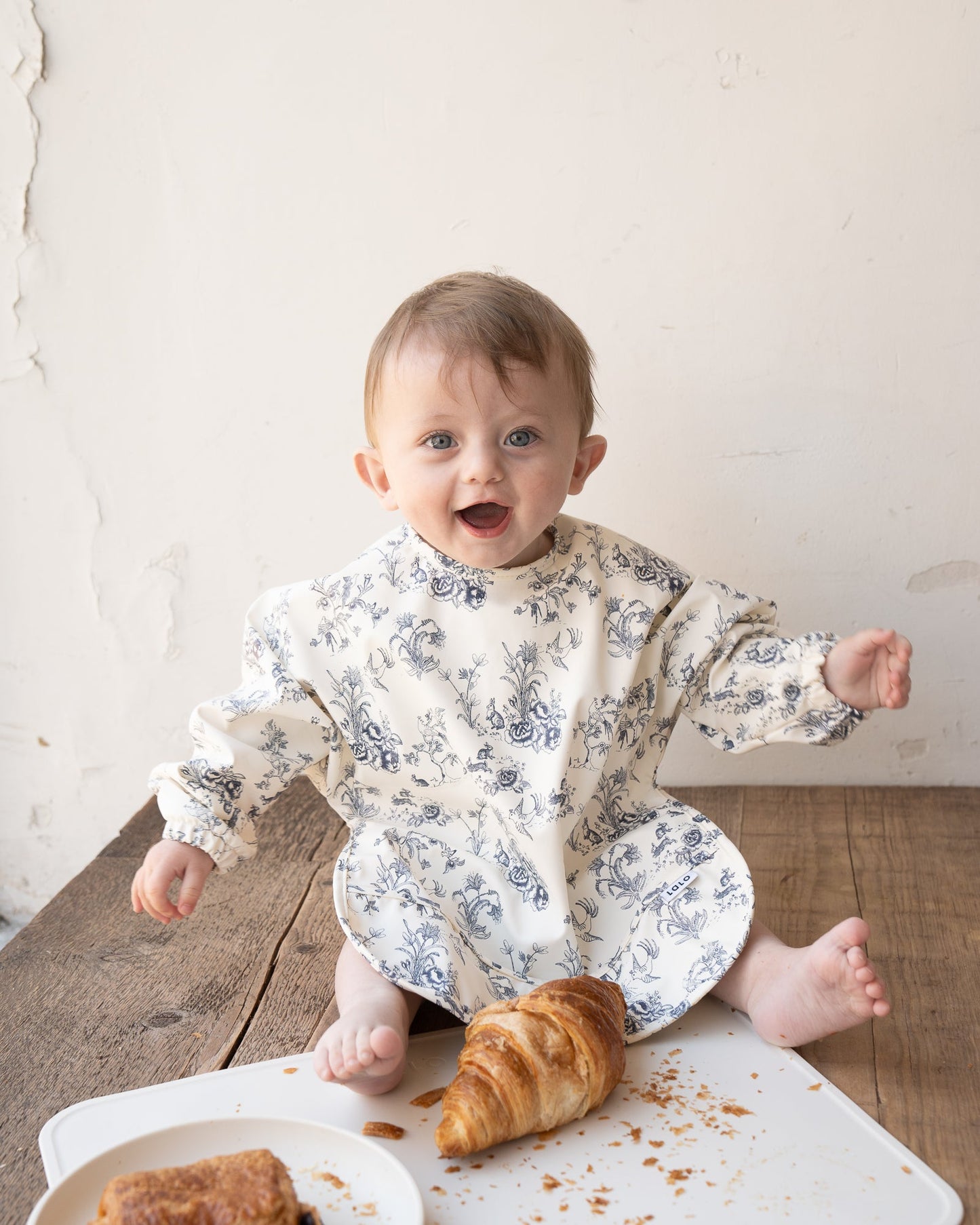 lalo x maman smock bib