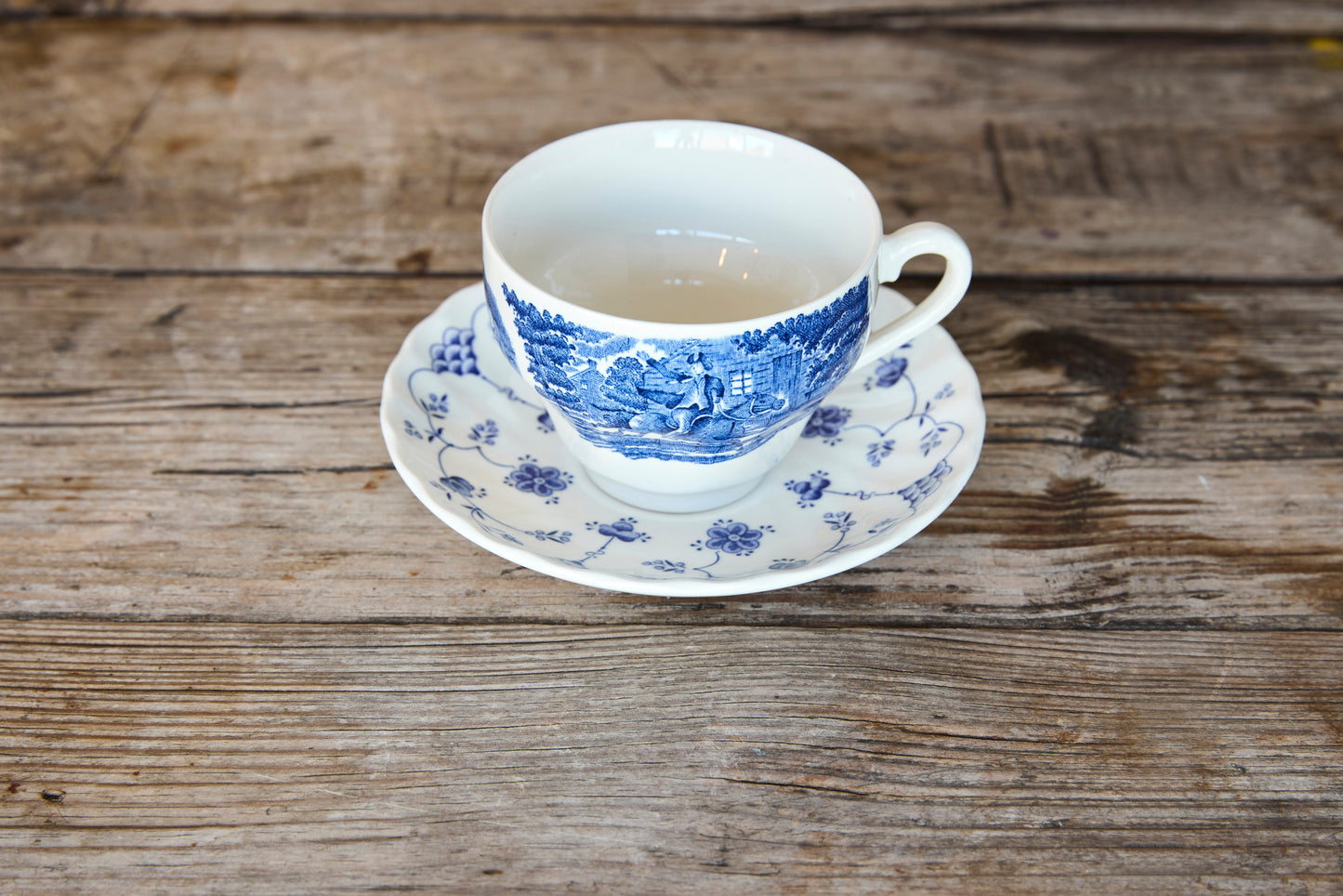 ensemble tasse à thé et soucoupe