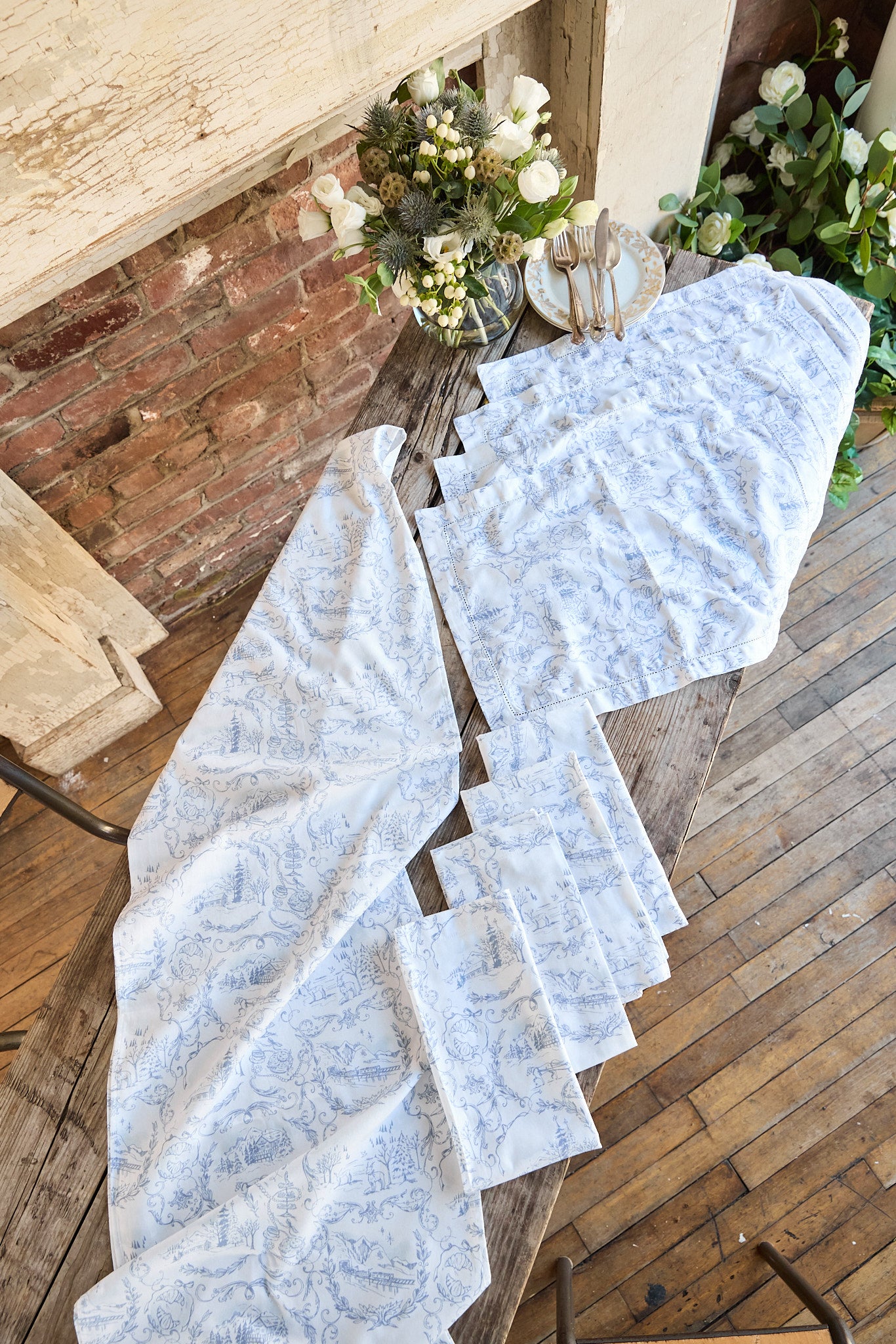 {maman x petite plume} alpine toile table set bundle