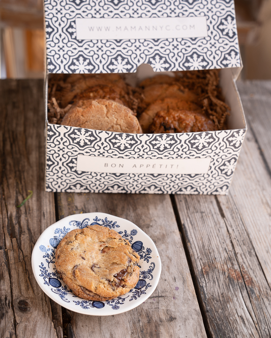 classic chocolate chip cookie gift box